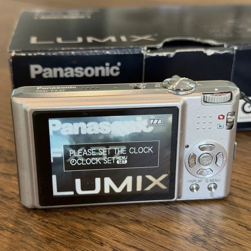 Panasonic Lumix DMC FX37 Silver Camera Box Bundle Battery Charger SD card TESTED